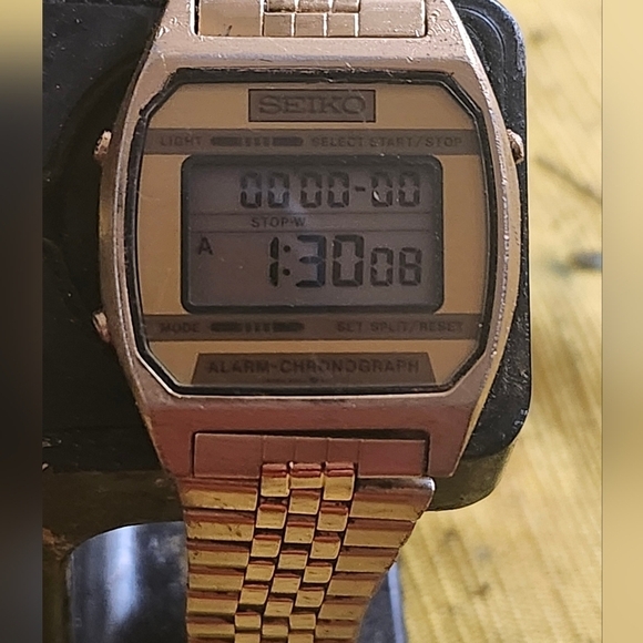 Vintage late 80s early 90s Seiko A904-5199 All Gold plated